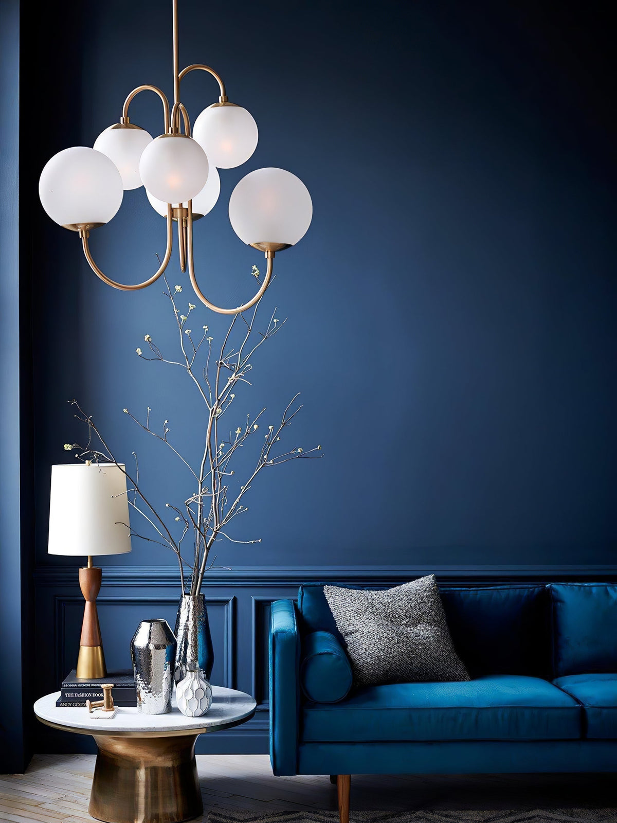 Auruaria lampadario ottone Bracci Curvi sfere Opaline elegante per soggiorno a grappolo