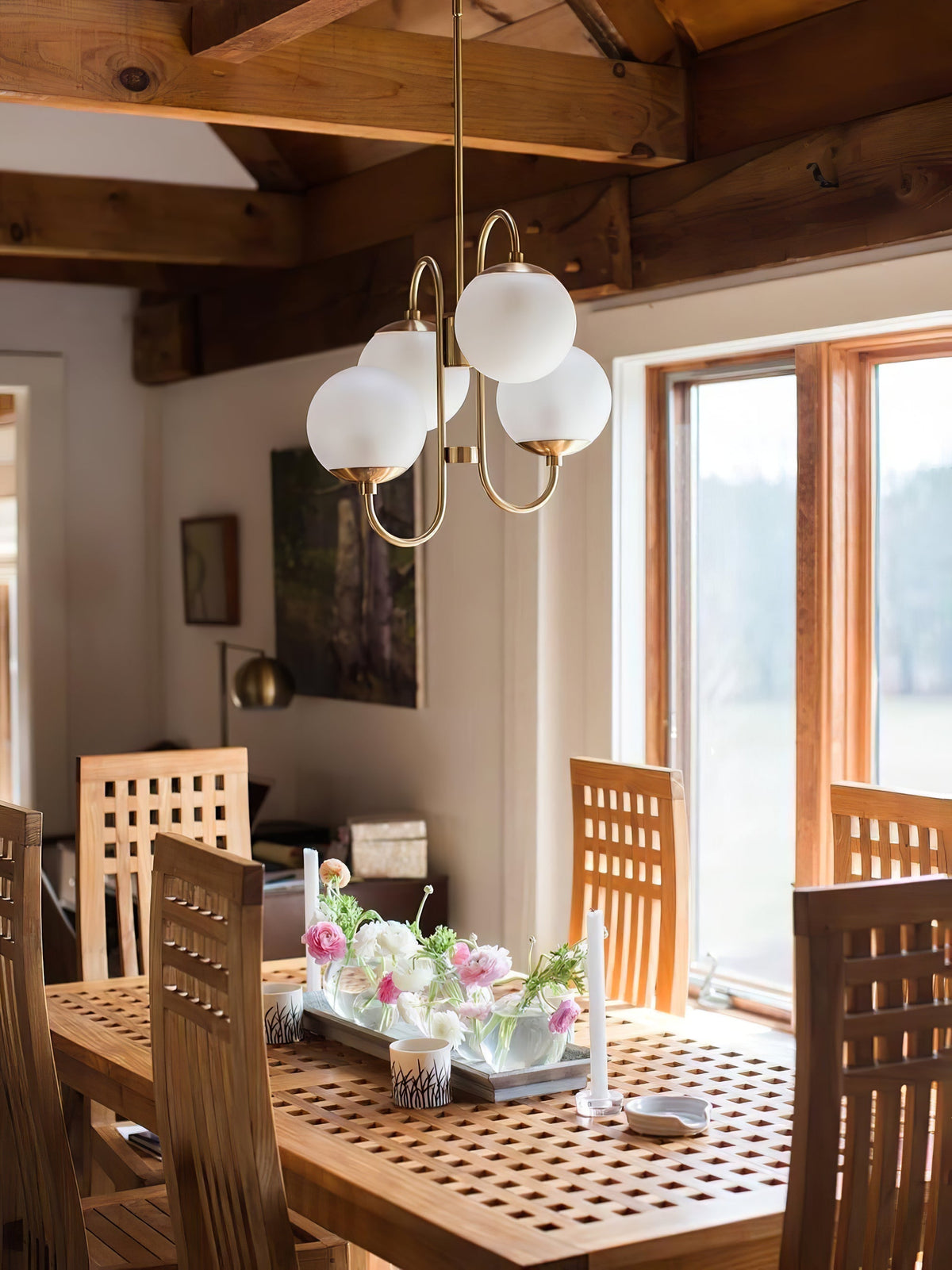 Auruaria lampadario ottone Bracci Curvi sfere Opaline elegante per soggiorno a grappolo
