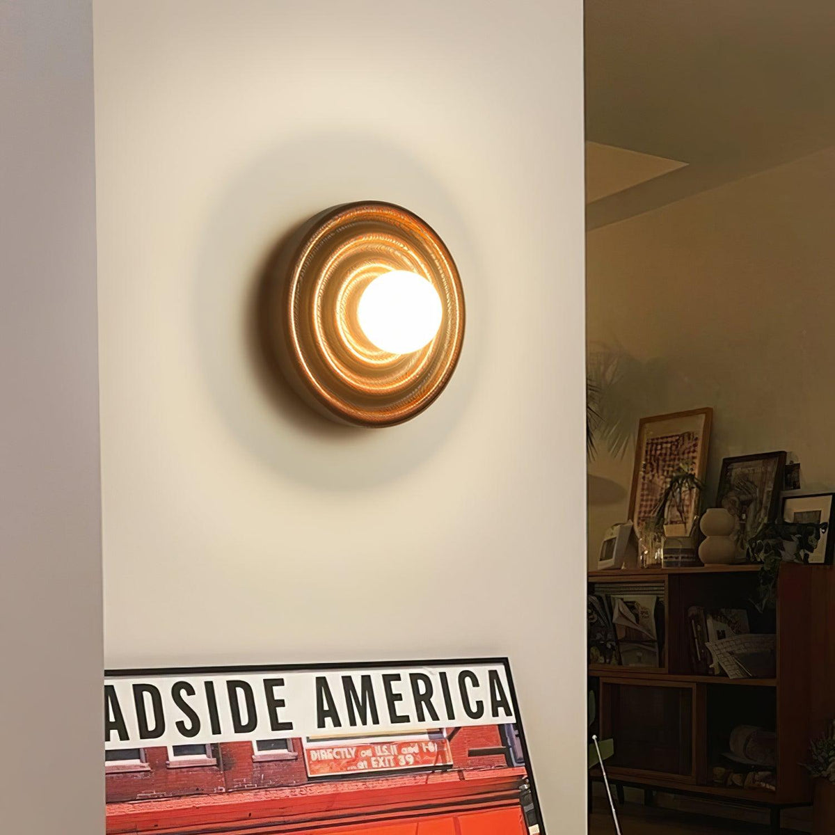Aldinise lampada da parete Ripple con Corpo in legno di Faggio e Paralume Sferico in vetro