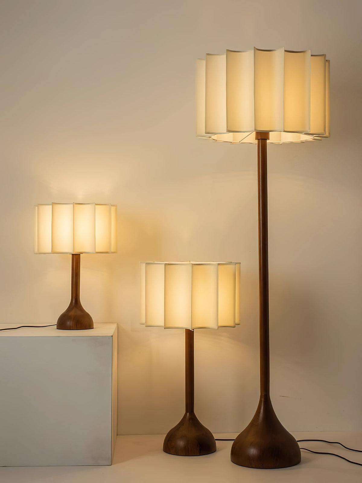Bexi lampada da terra minimalista in legno