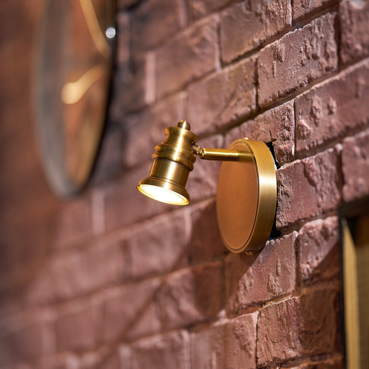 Corten applique in ottone