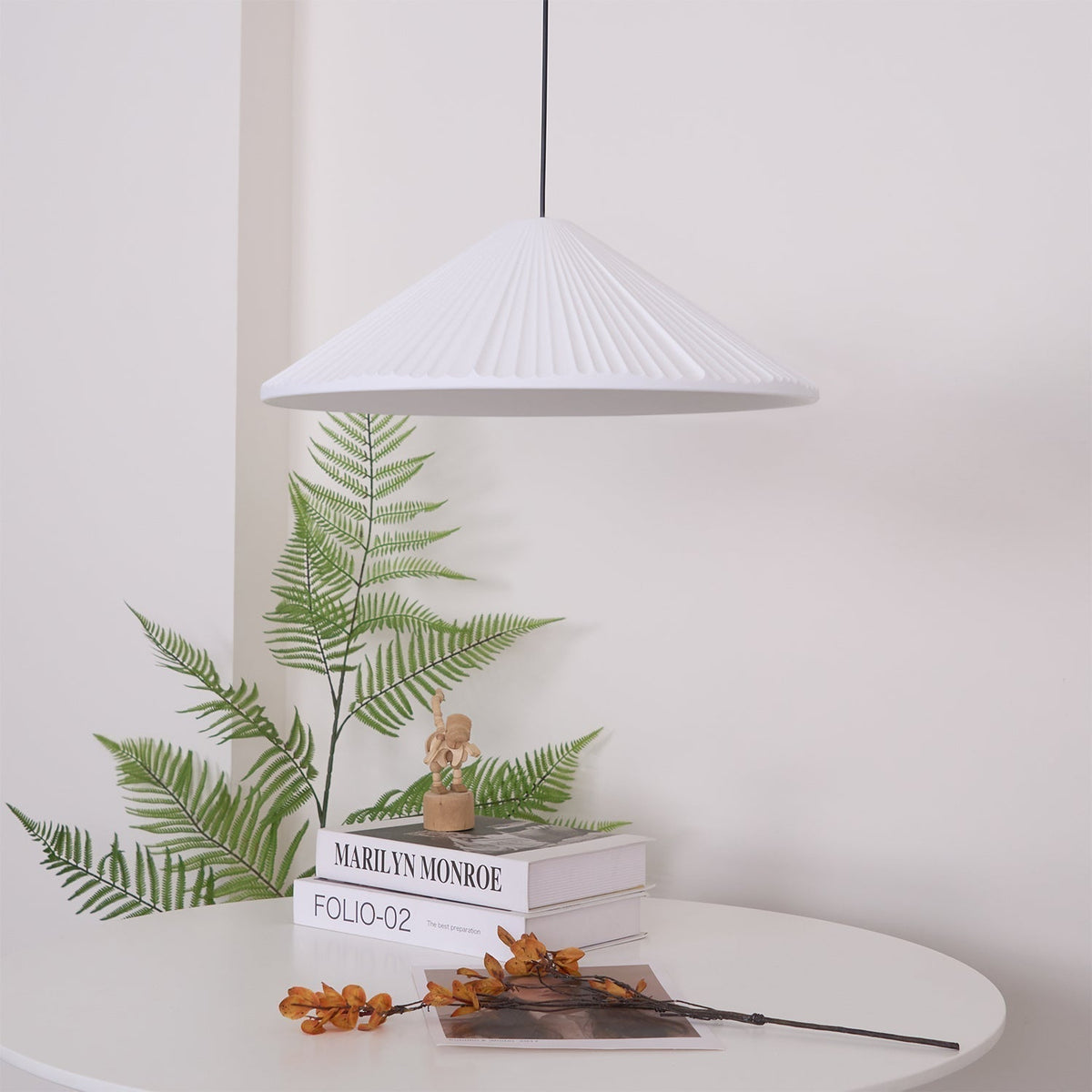 Cone Hat resina lampada a sospensione
