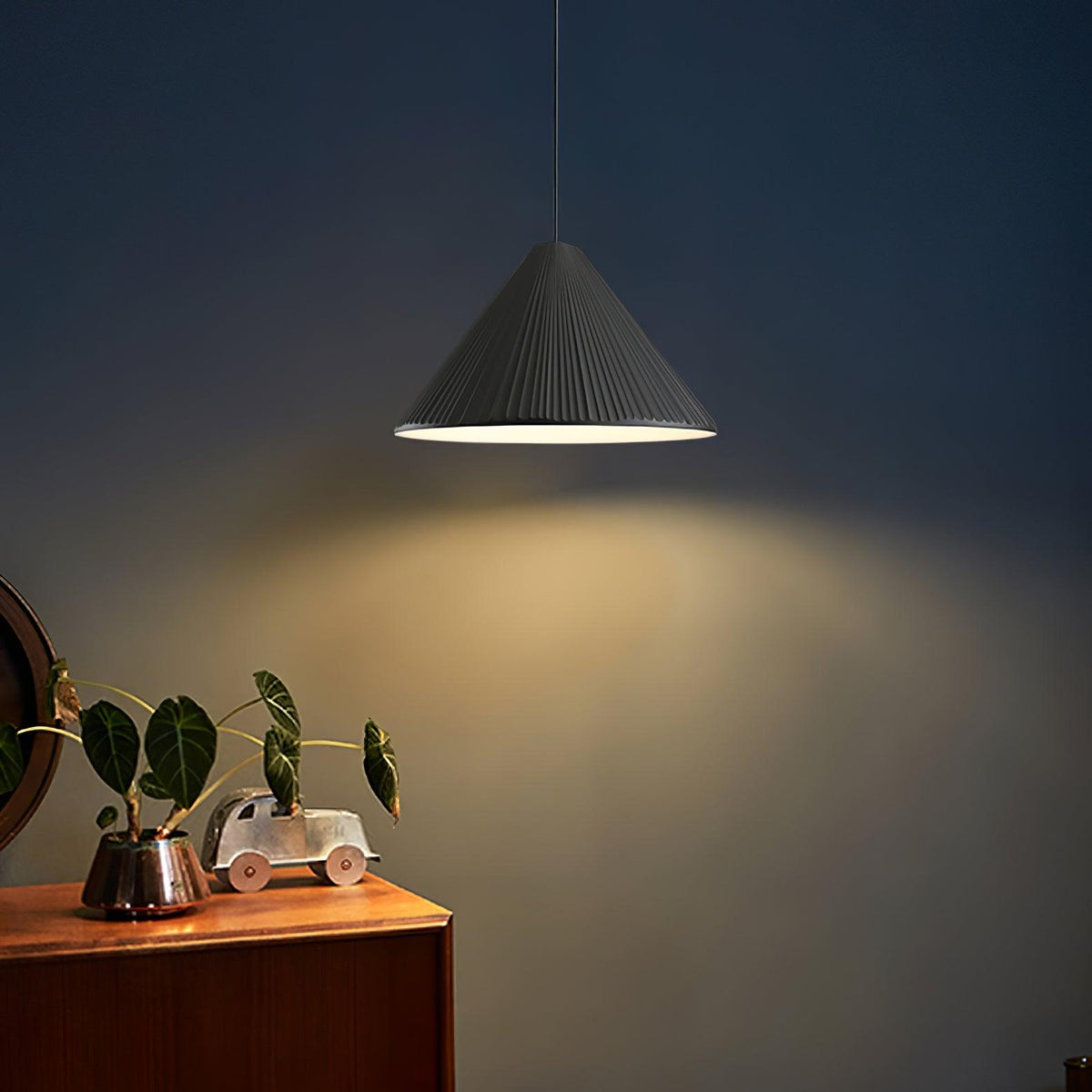 Cone Hat resina lampada a sospensione