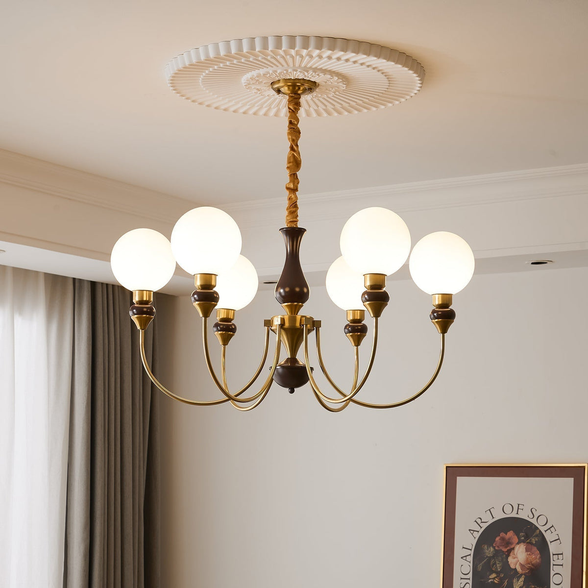 Eiruella lampadario Bracci in ottone globi in vetro Smerigliato
