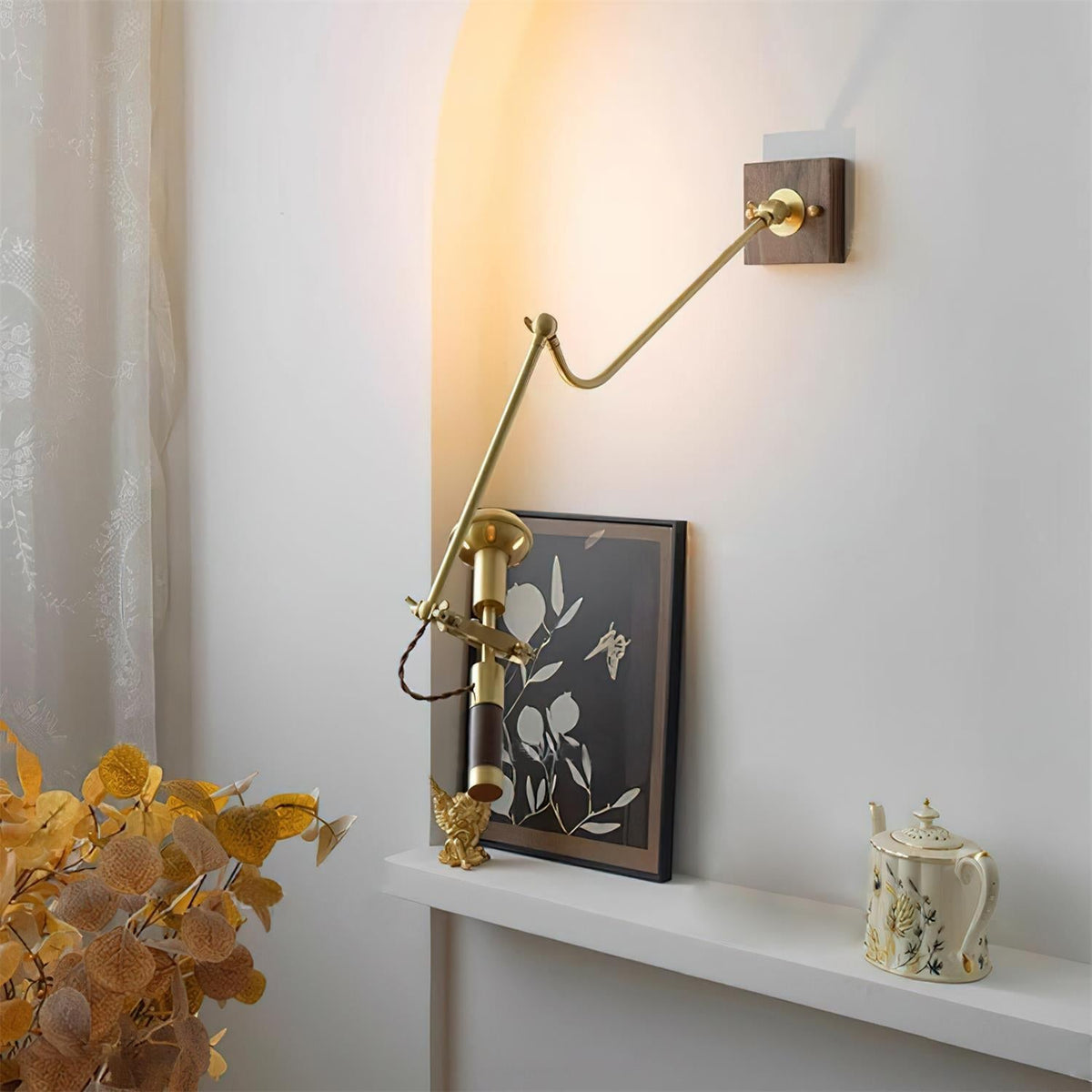 Lampada da parete regolabile in ottone con finitura noce, stile vintage e spot industriale