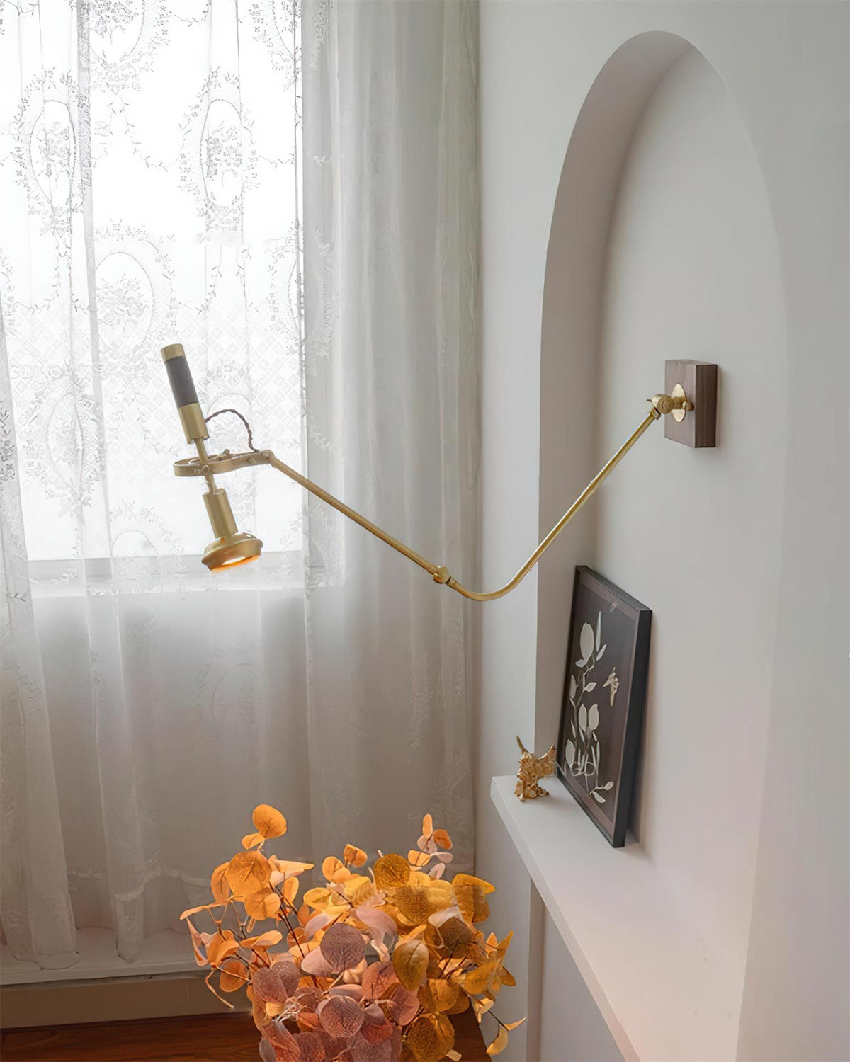 Lampada da parete regolabile in ottone con finitura noce, stile vintage e spot industriale