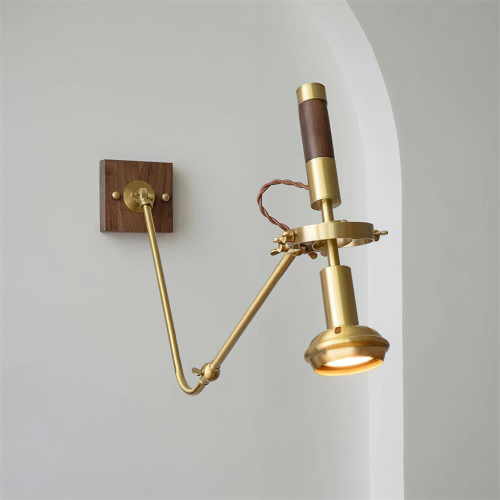 Lampada da parete regolabile in ottone con finitura noce, stile vintage e spot industriale