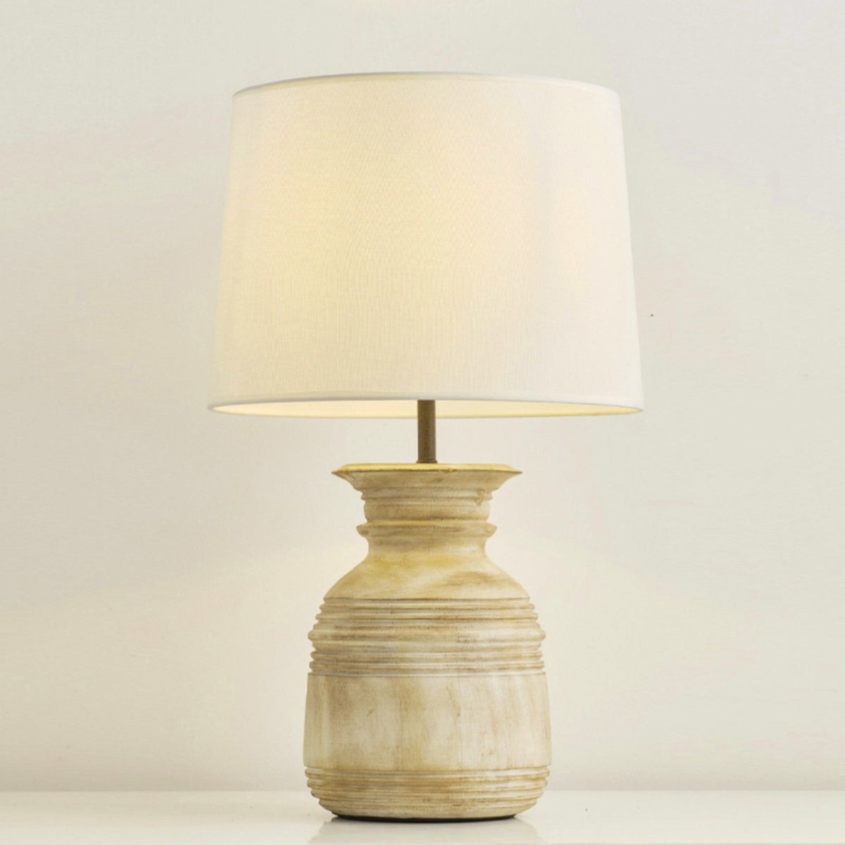 Isyaria lampada da tavolo