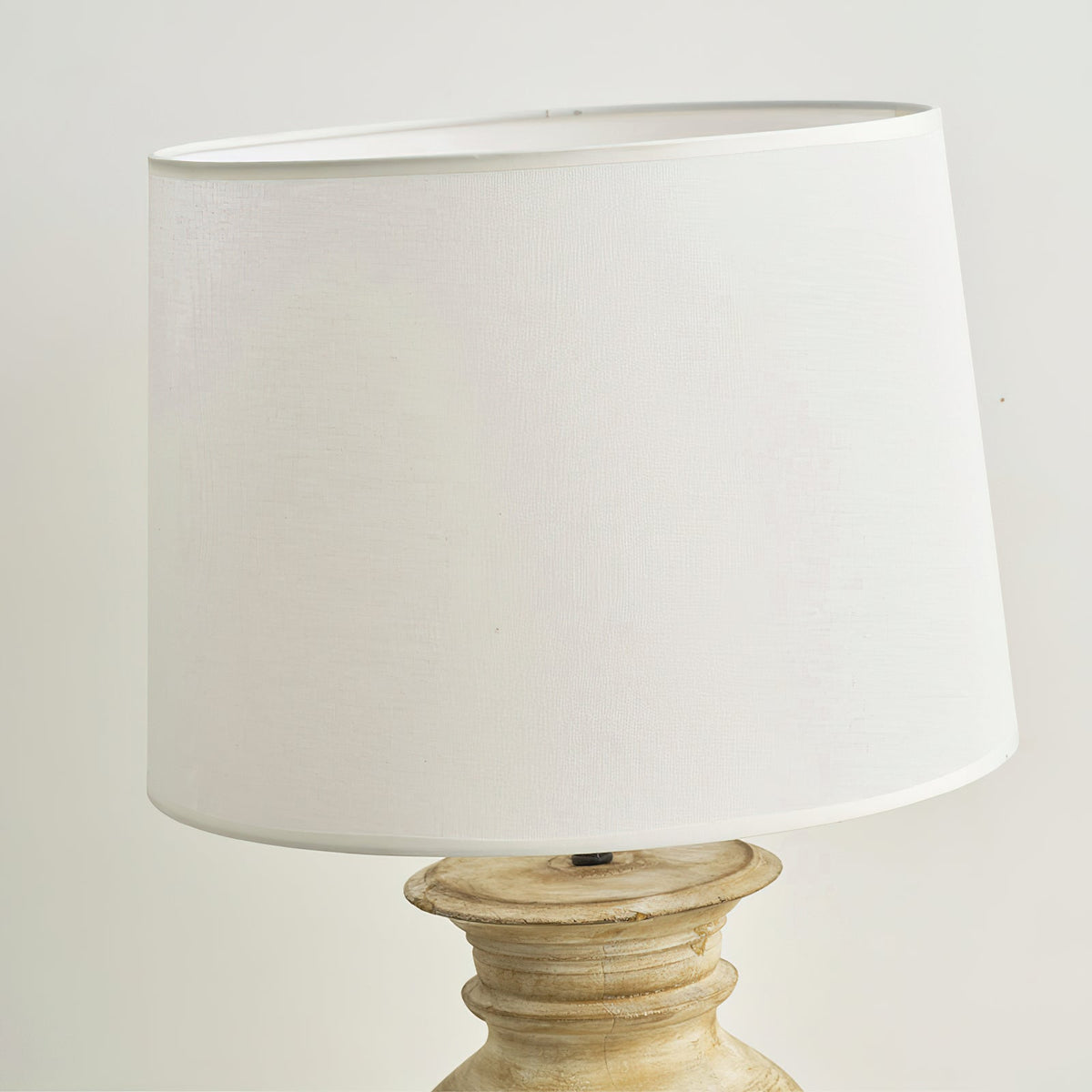 Isyaria lampada da tavolo