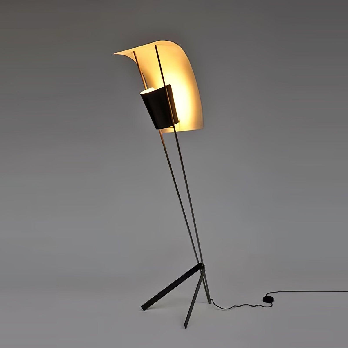 Ulvynil lampada da terra minimalista