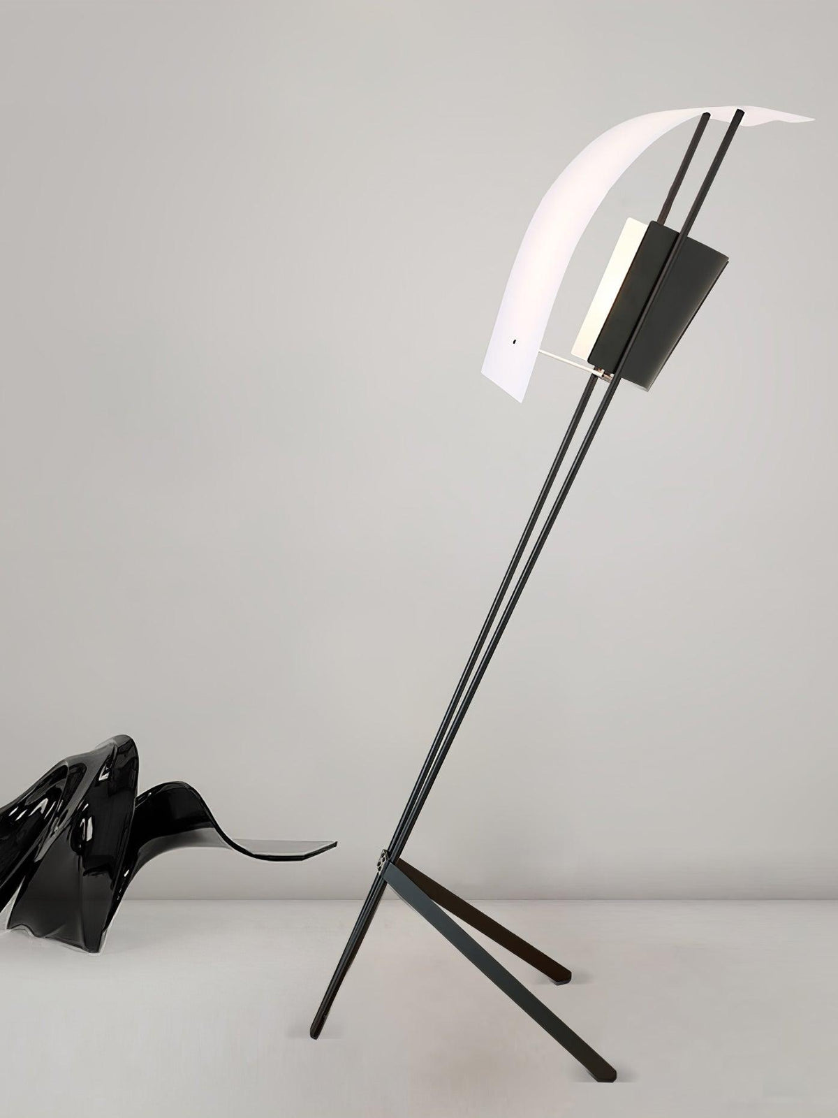Ulvynil lampada da terra minimalista