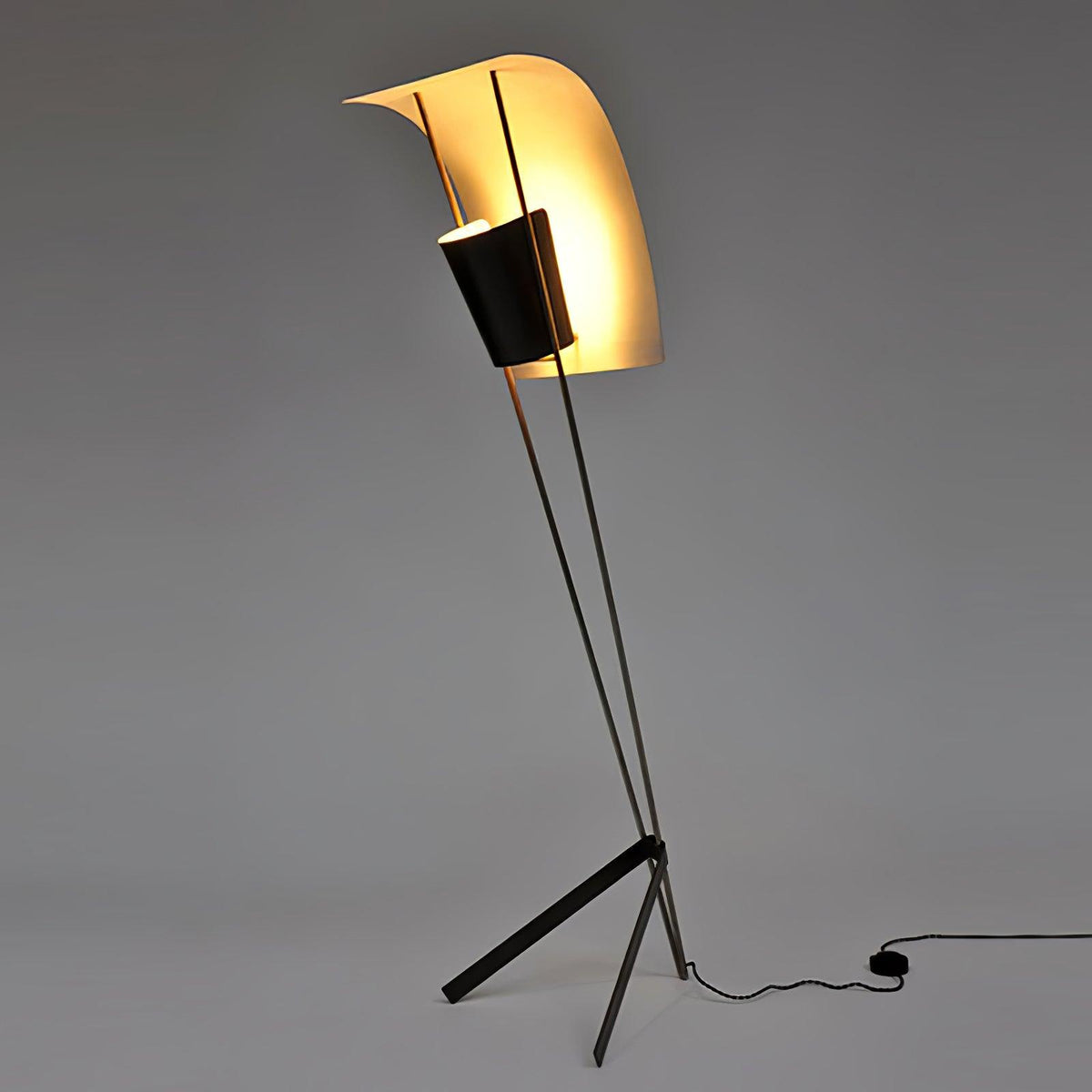 Ulvynil lampada da terra minimalista