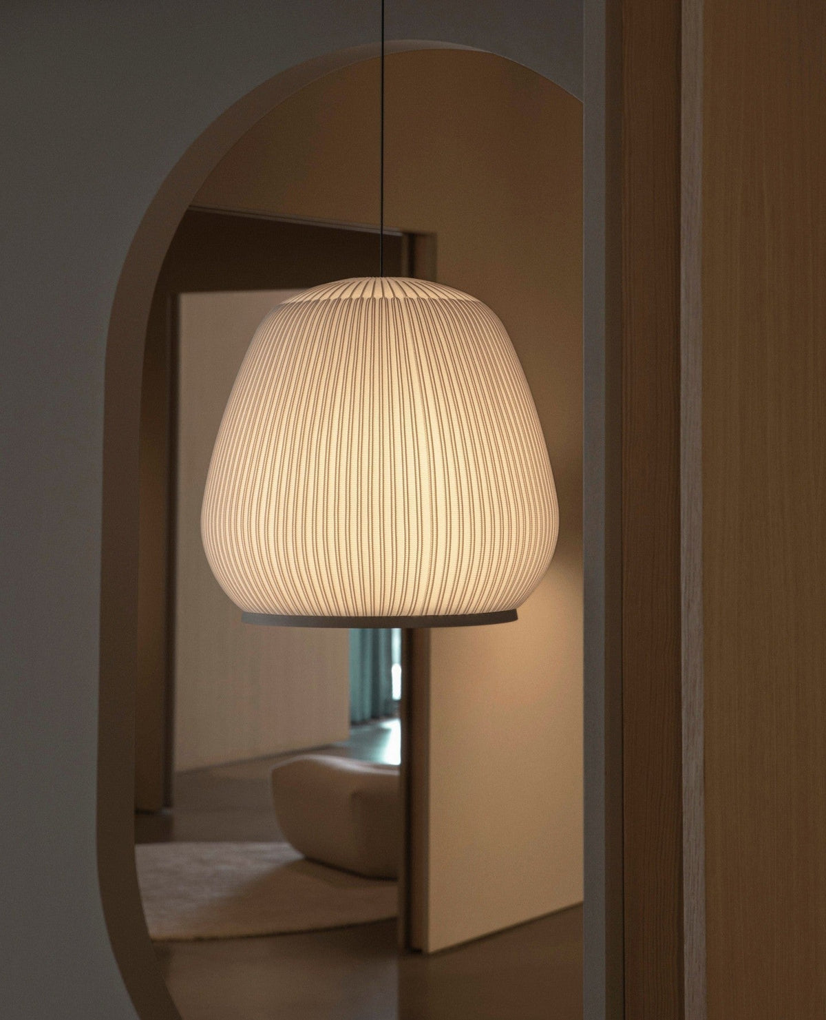 Lineiella lampada a sospensione in tessuto minimalista