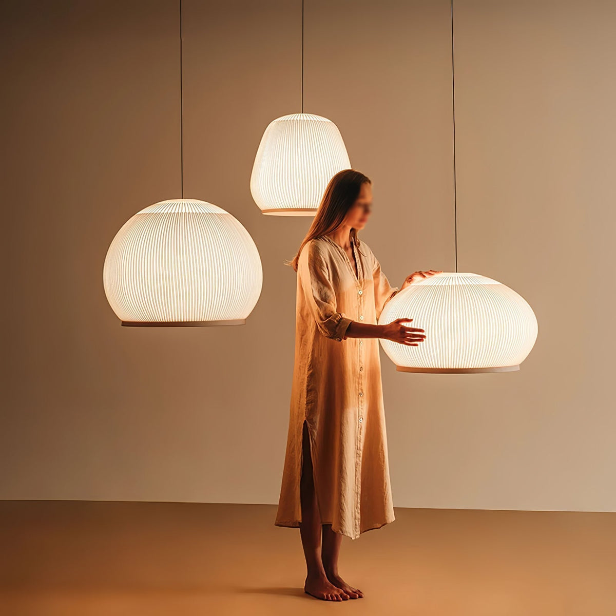 Lineiella lampada a sospensione in tessuto minimalista