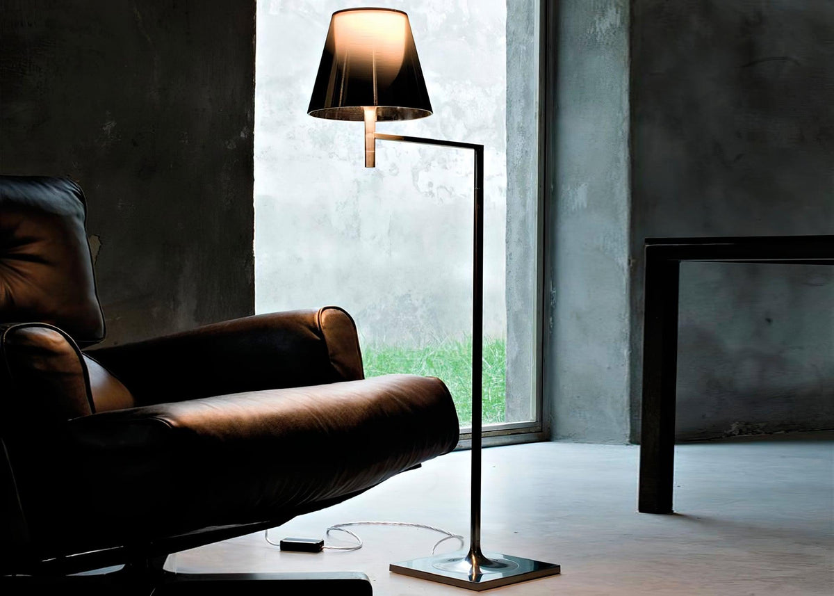 Aquris lampada da terra minimalista