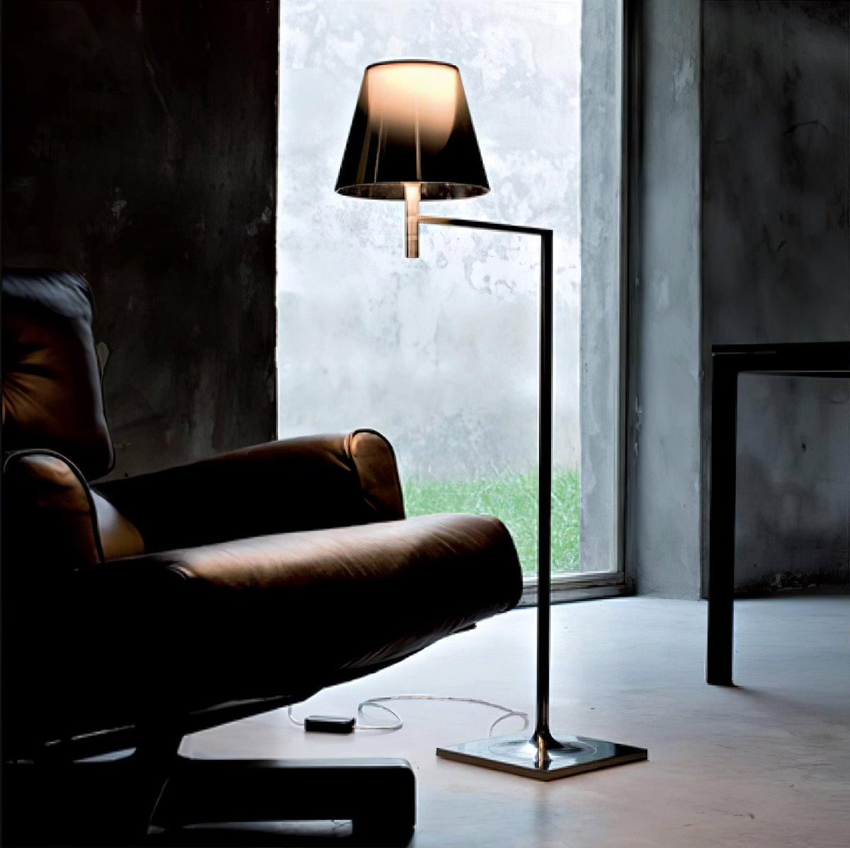 Aquris lampada da terra minimalista