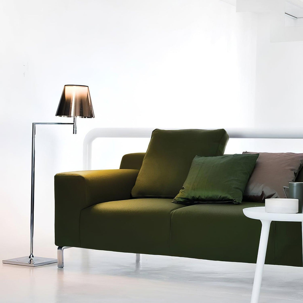 Aquris lampada da terra minimalista