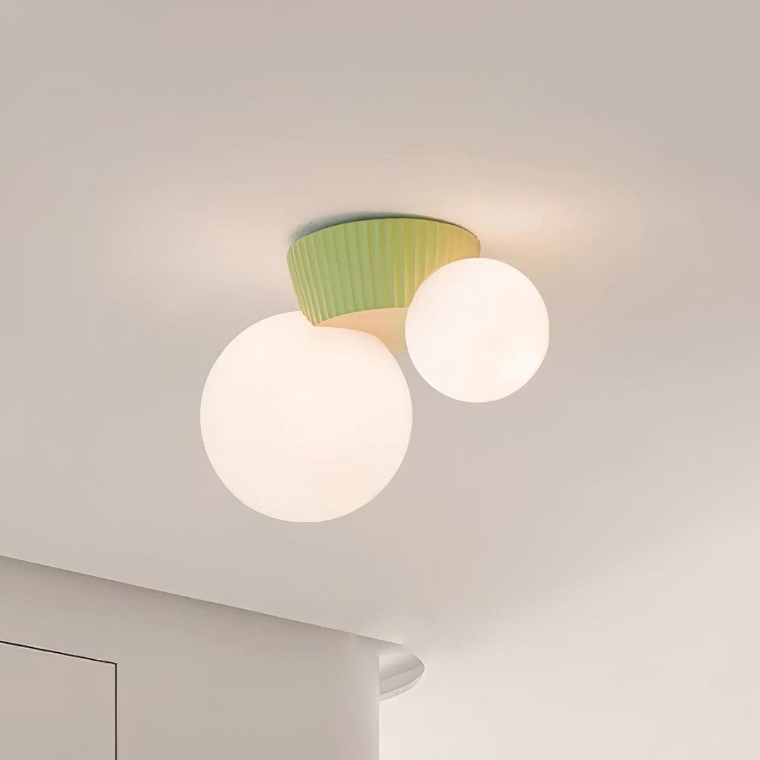 Tovae lampada da soffitto Playful Asymmetry con due globi in vetro smerigliato