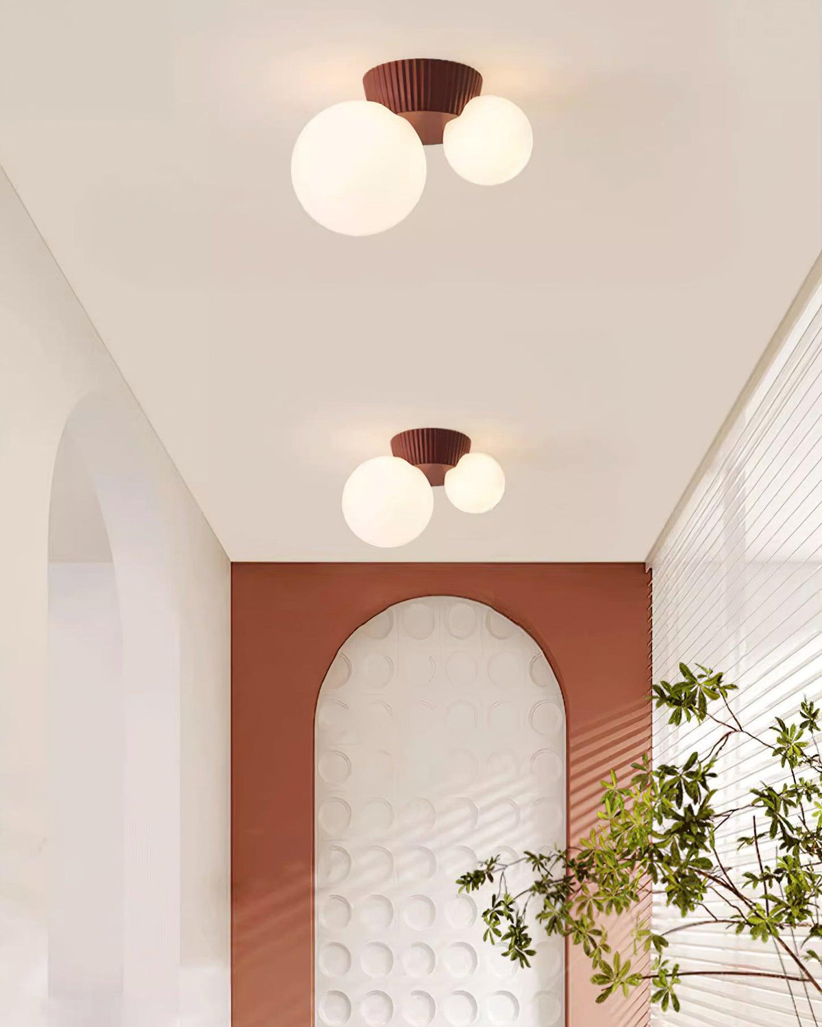 Tovae lampada da soffitto Playful Asymmetry con due globi in vetro smerigliato