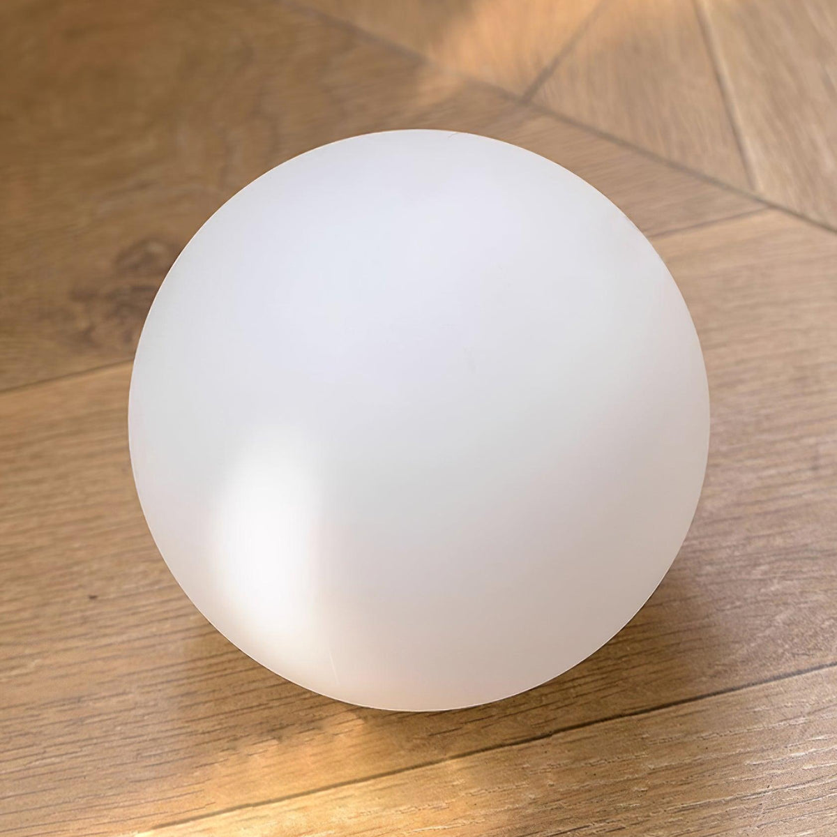 Tovae lampada da soffitto Playful Asymmetry con due globi in vetro smerigliato