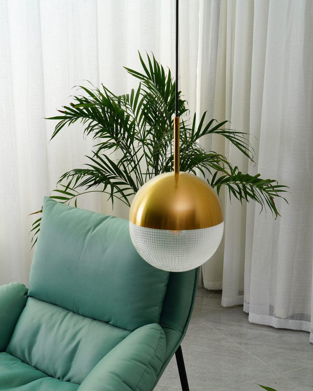 Kevelo lampada a sospensione ottone vetro moderna