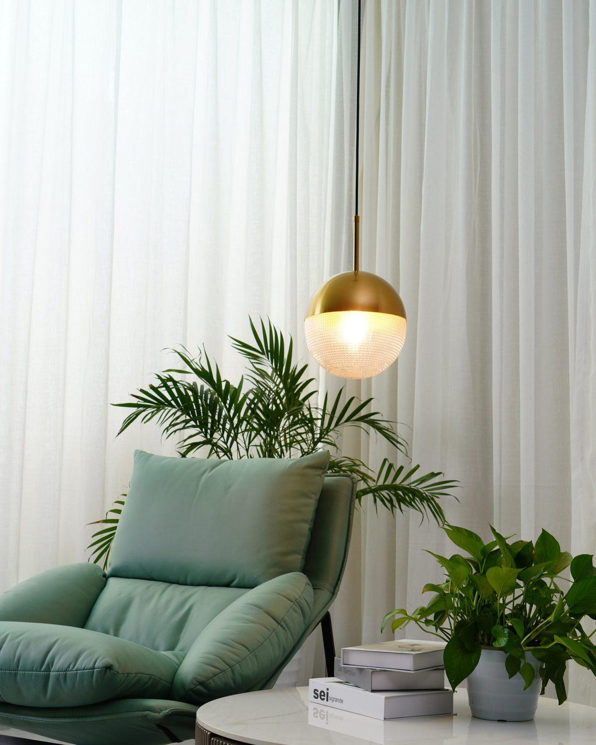 Kevelo lampada a sospensione ottone vetro moderna