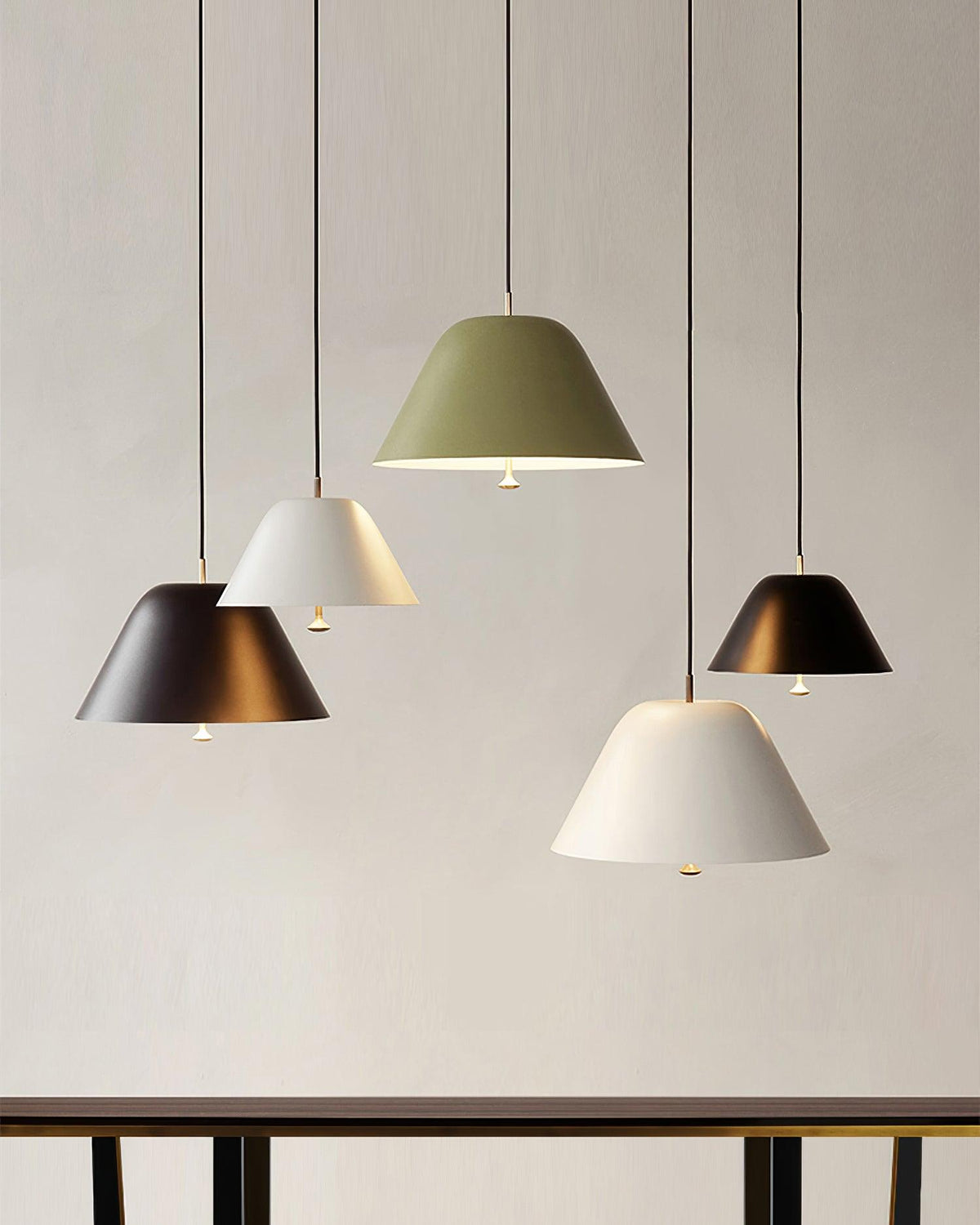 Lampada a sospensione moderna in metallo, paralume verde e bianco minimalista