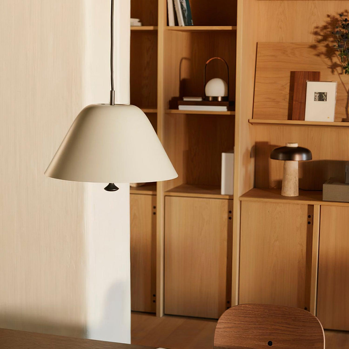 Lampada a sospensione moderna in metallo, paralume verde e bianco minimalista