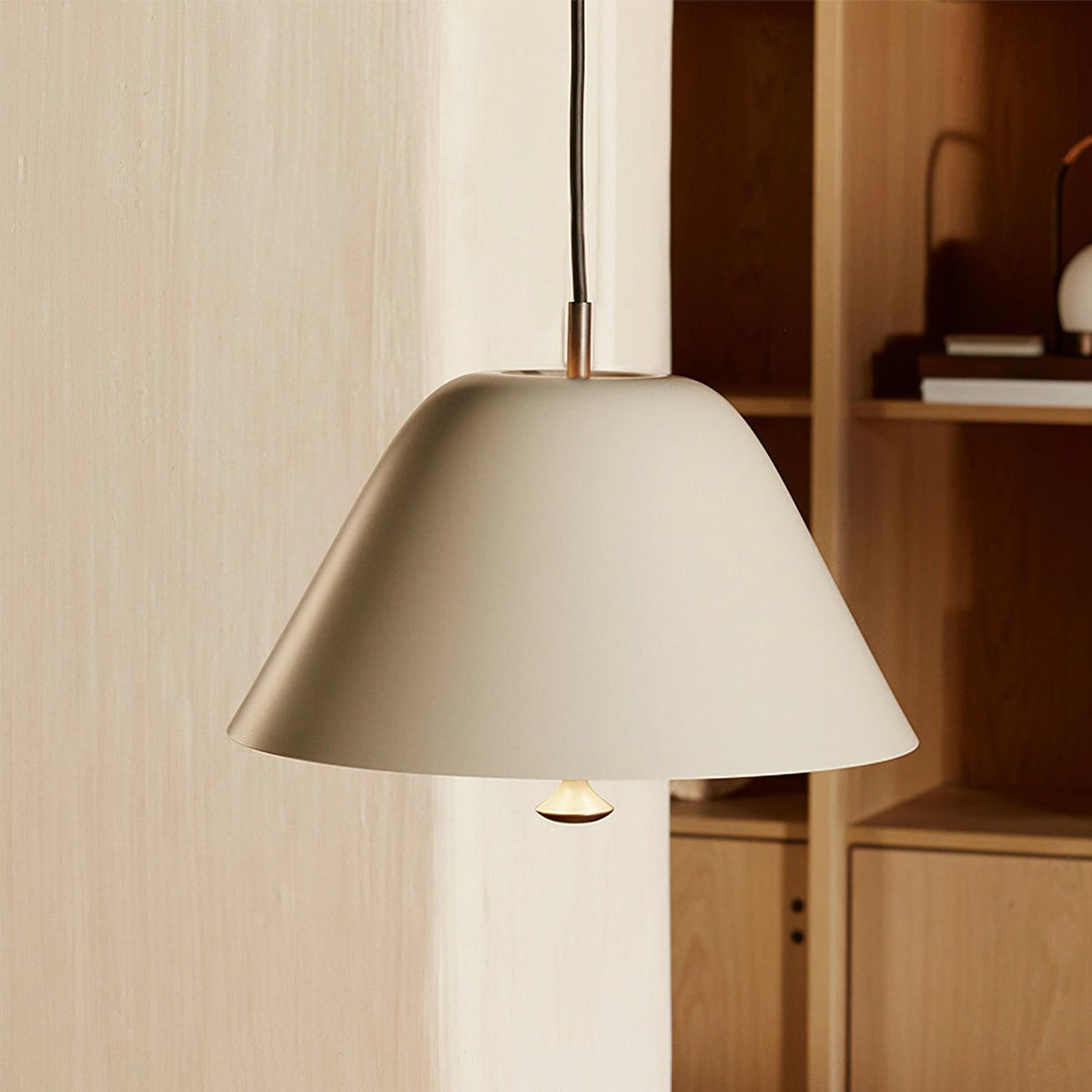 Lampada a sospensione moderna in metallo, paralume verde e bianco minimalista