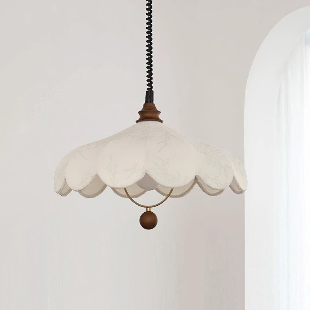 Lampada a sospensione Petals con motivo floreale vintage ed eleganza francese