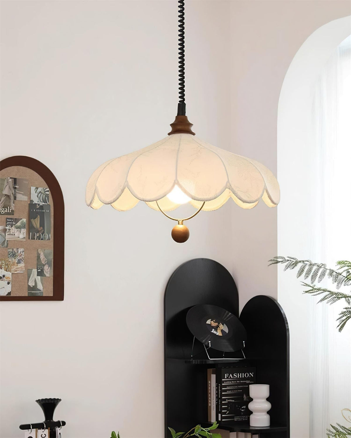 Lampada a sospensione Petals con motivo floreale vintage ed eleganza francese