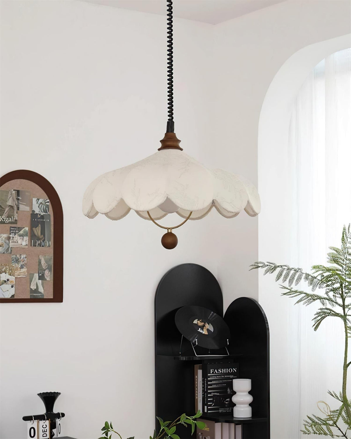 Lampada a sospensione Petals con motivo floreale vintage ed eleganza francese