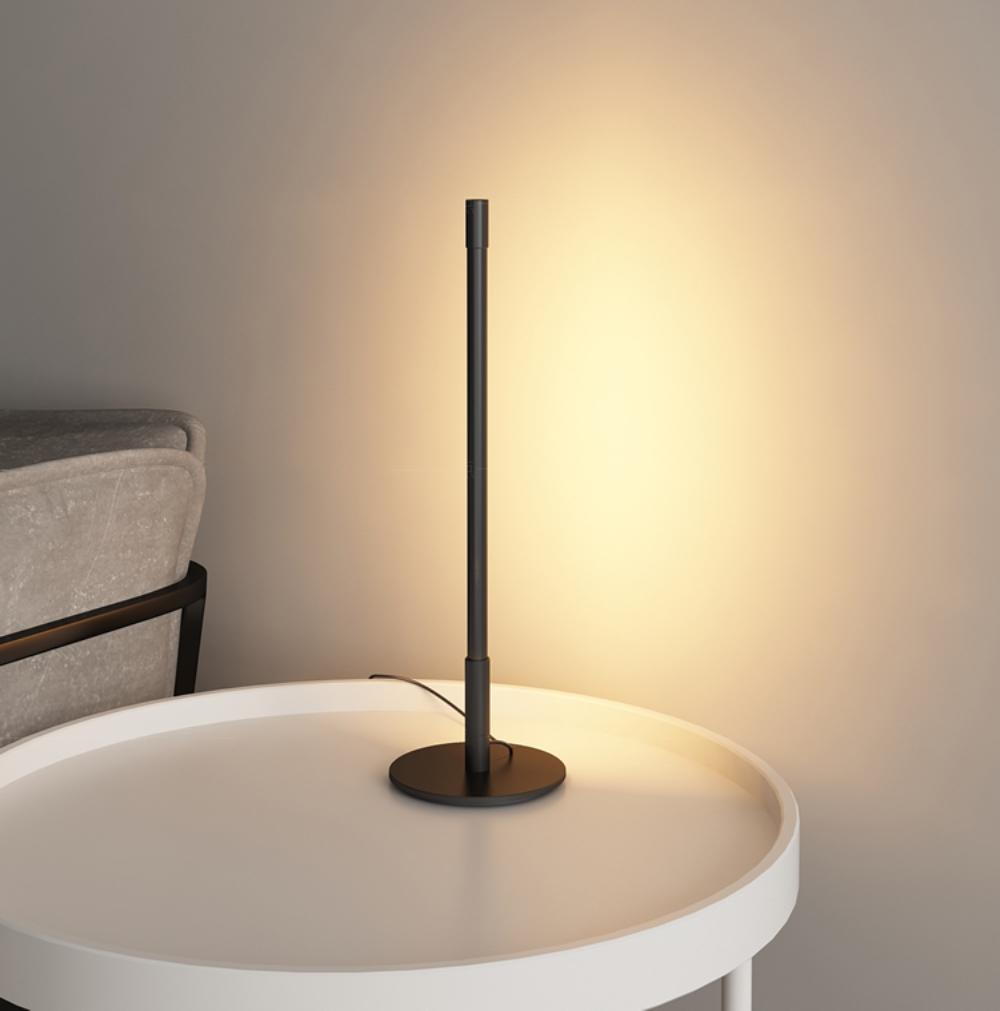 Riven lampada da tavolo minimalista