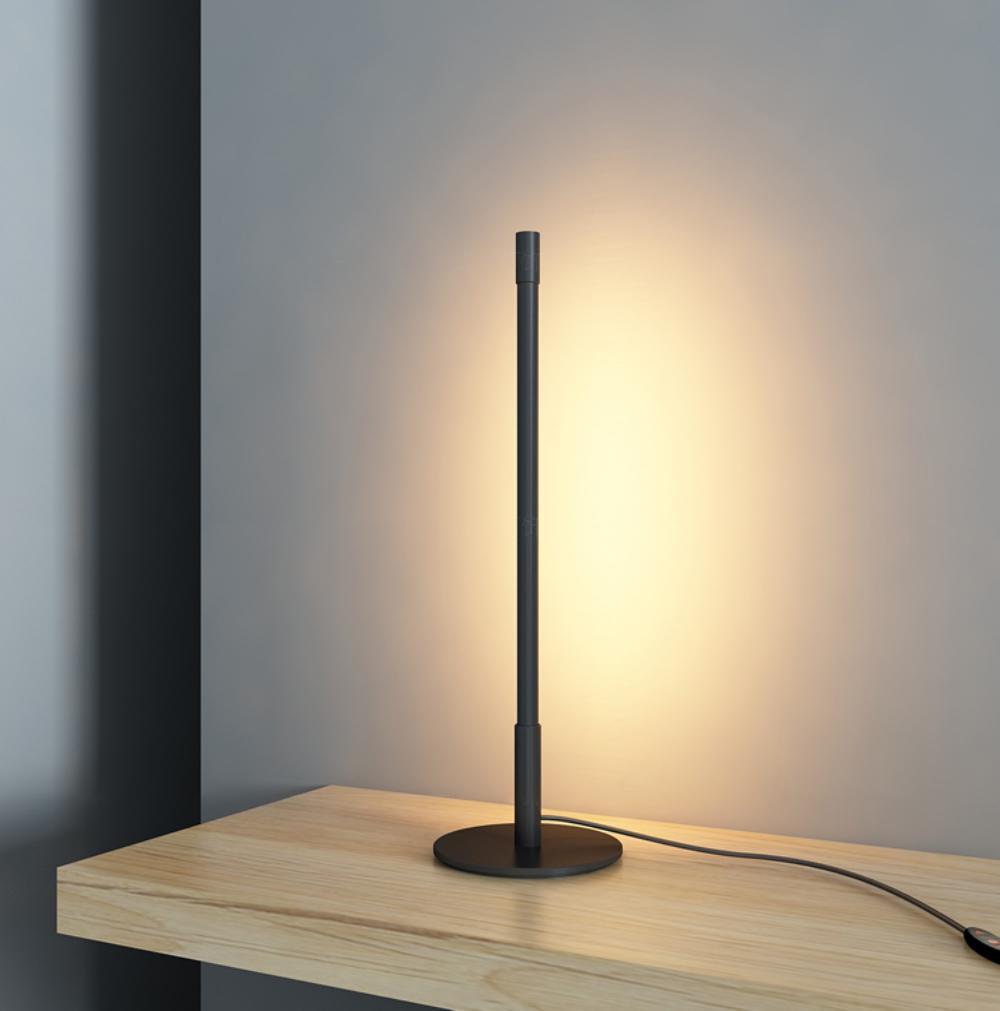Riven lampada da tavolo minimalista