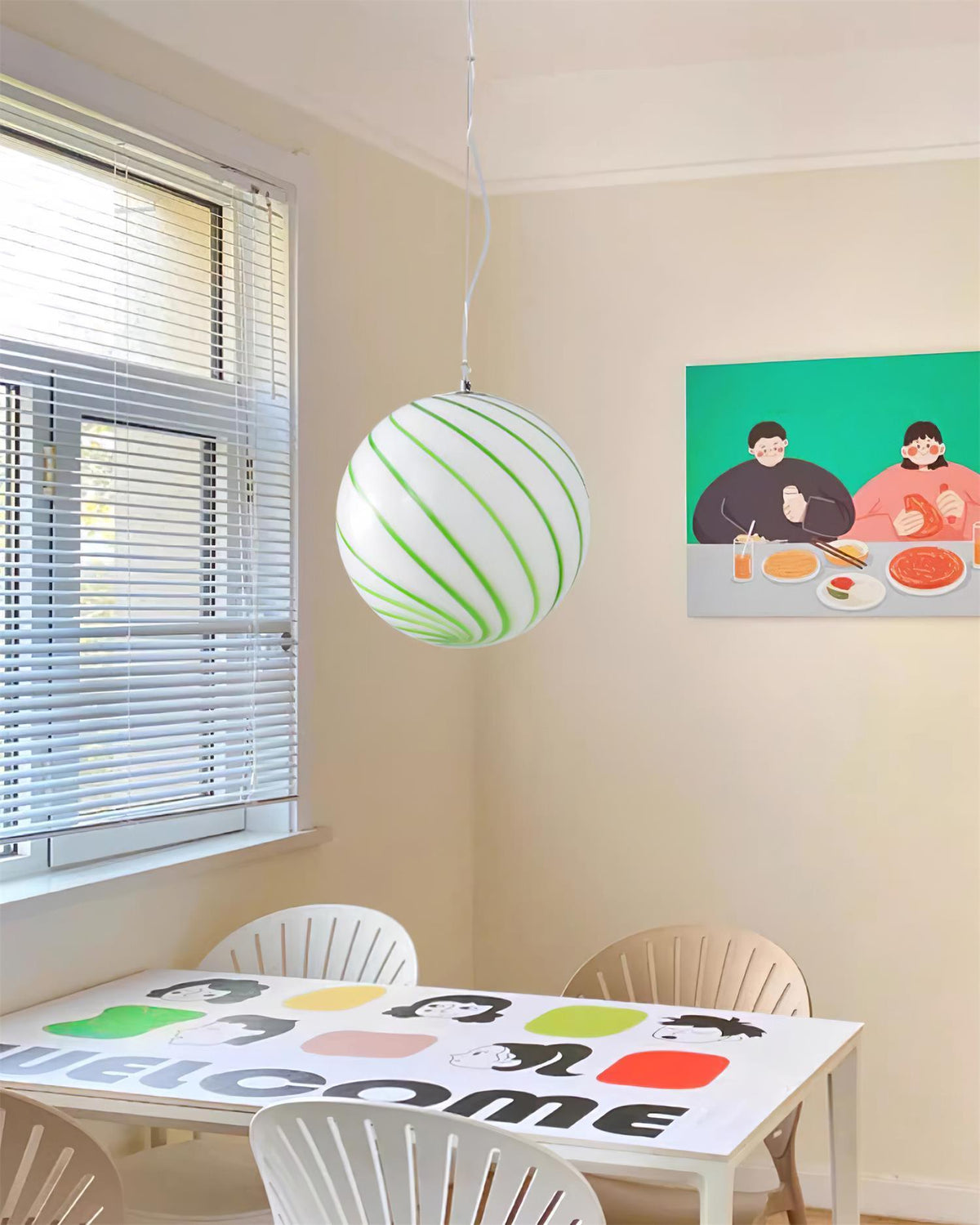 Kairo lampada a sospensione Globale in vetro con strisce verdi a spirale di colore verde a globo