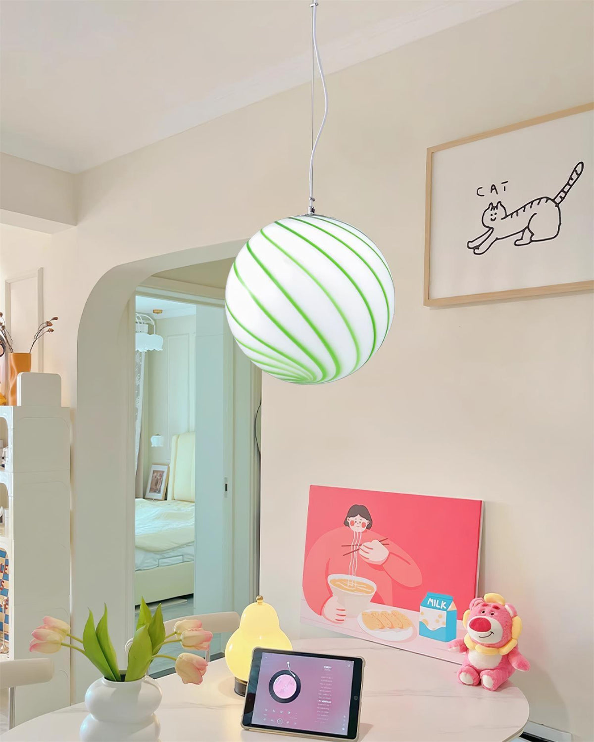Kairo lampada a sospensione Globale in vetro con strisce verdi a spirale di colore verde a globo