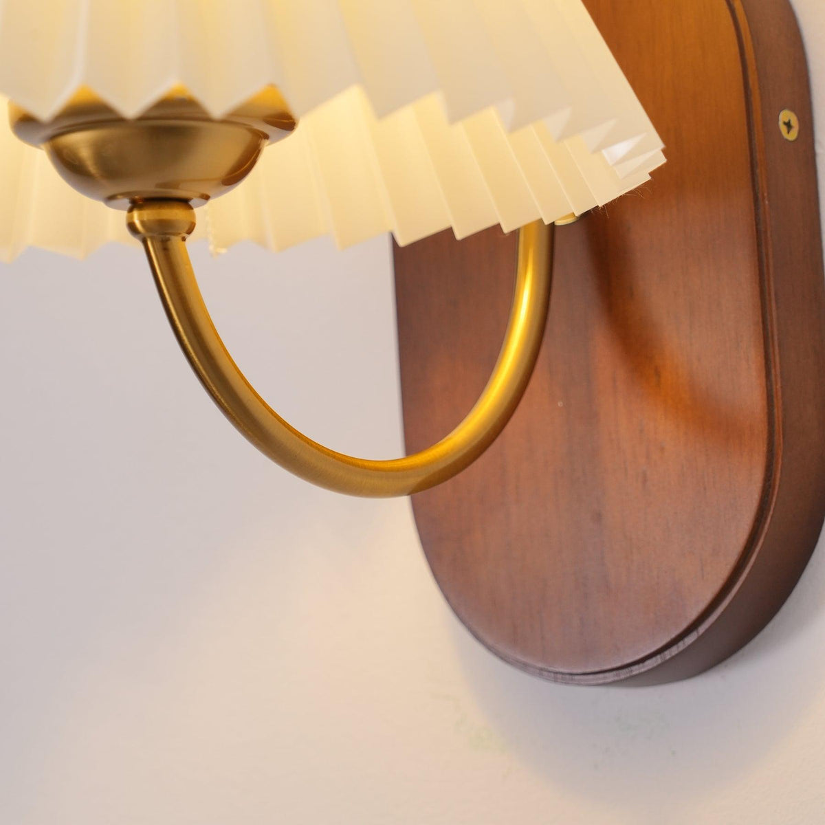 Teriiraine lampada da parete vintage con Paralume Pleatato