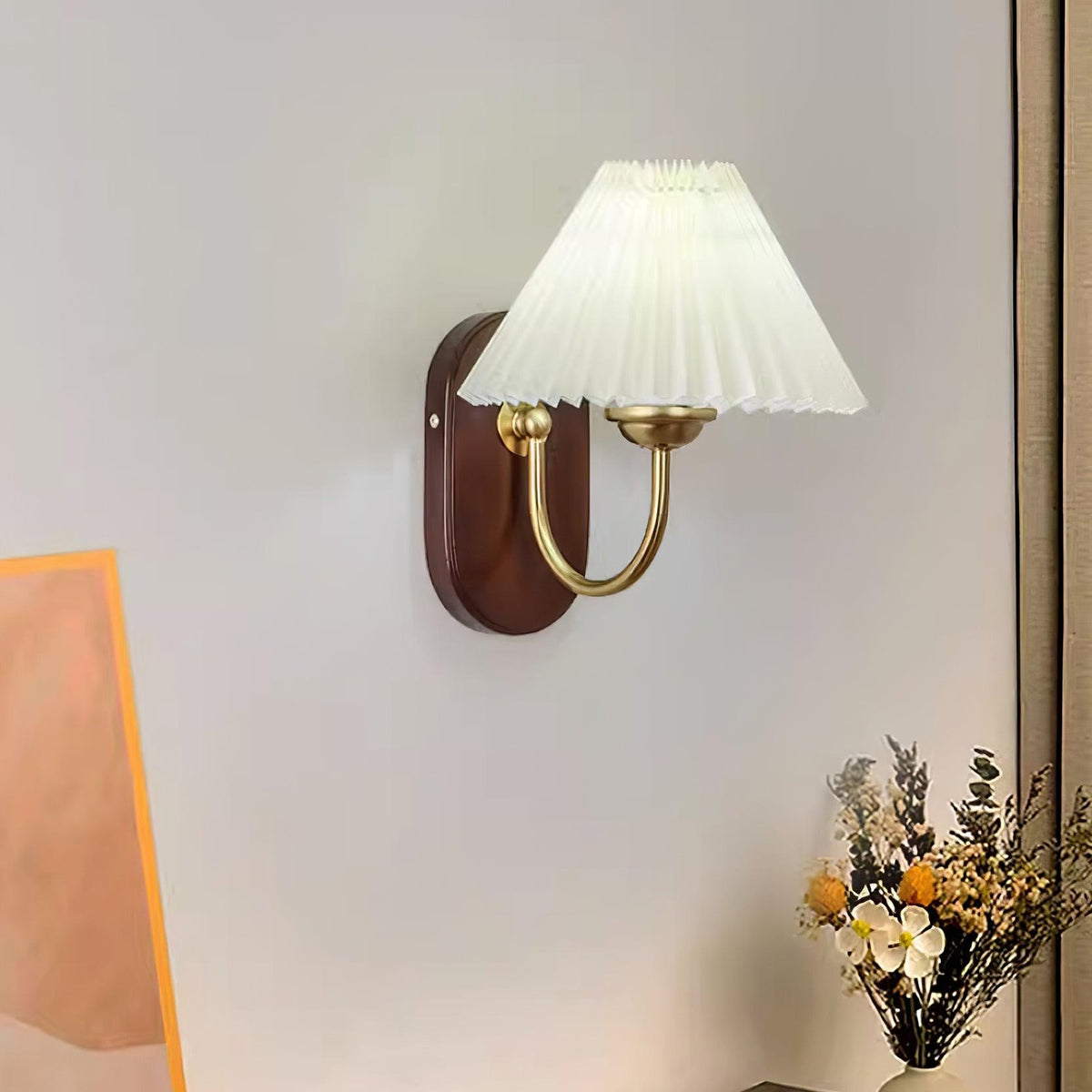 Teriiraine lampada da parete vintage con Paralume Pleatato
