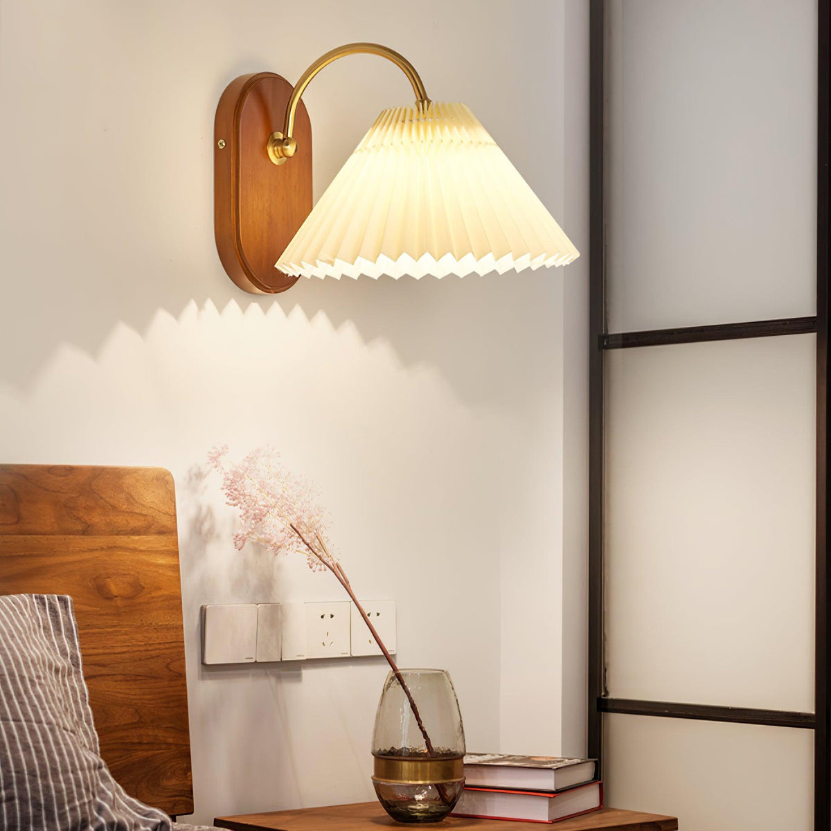Teriiraine lampada da parete vintage con Paralume Pleatato