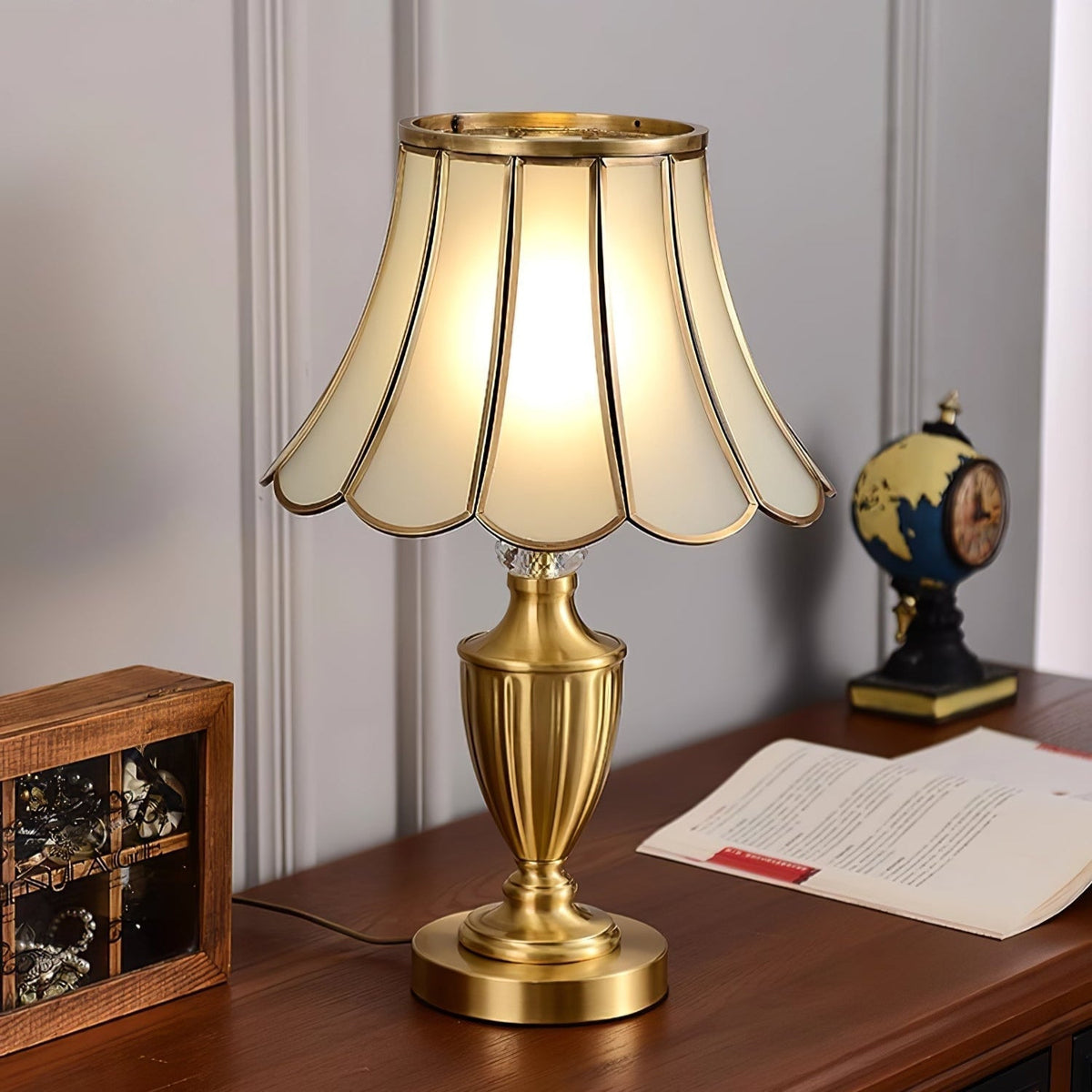 Valencia lampada da tavolo in ottone e vetro vintage