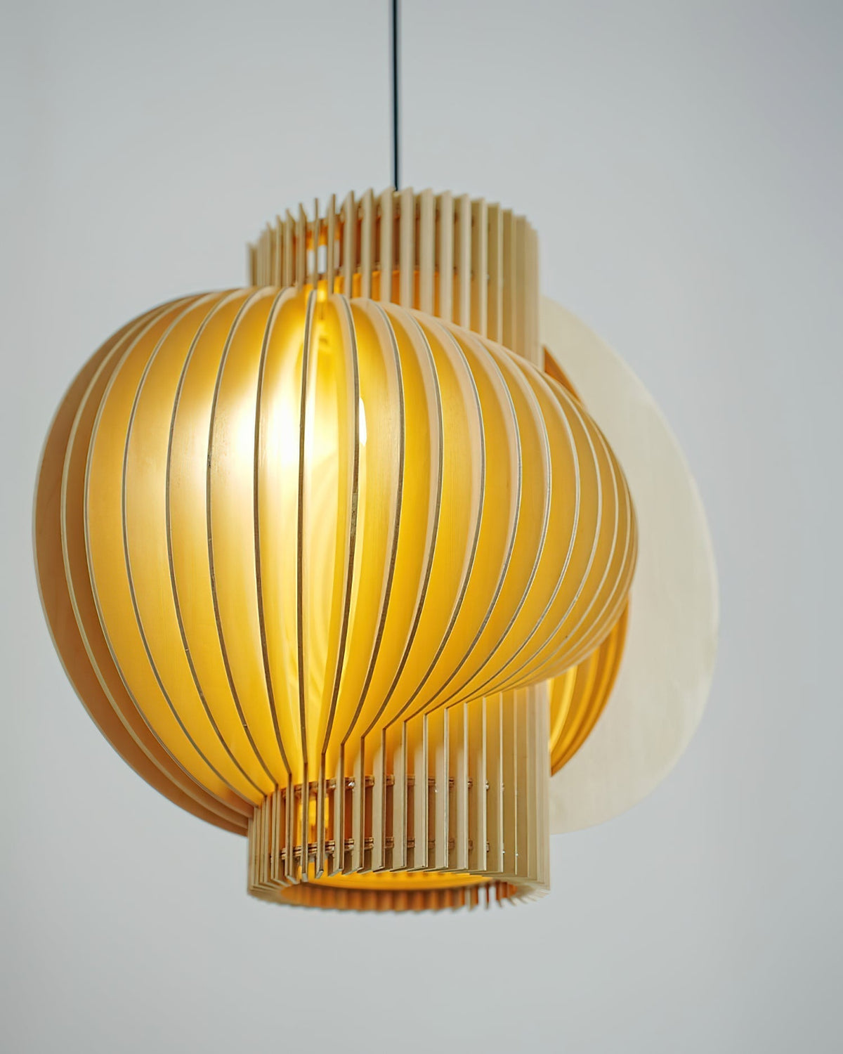 Rinaena lampada a sospensione in legno