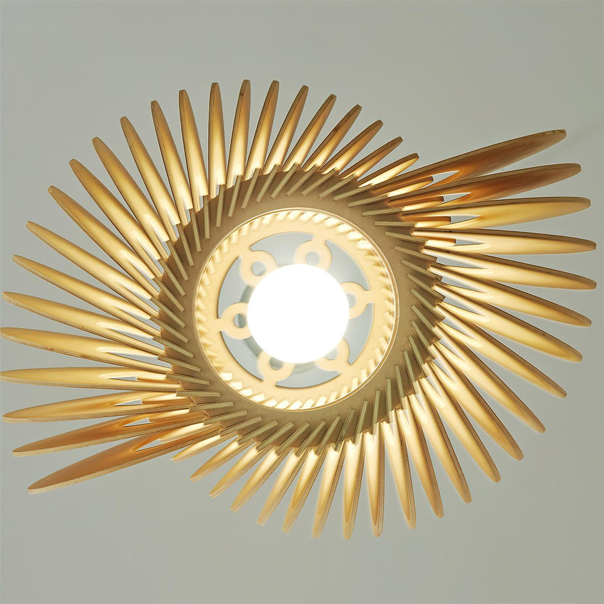 Rinaena lampada a sospensione in legno