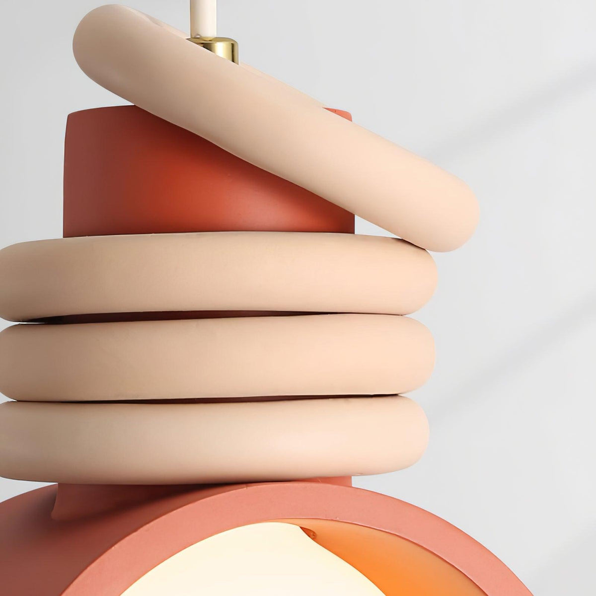 Lampada a sospensione con sfera in vetro per illuminare artisticamente le sale da pranzo