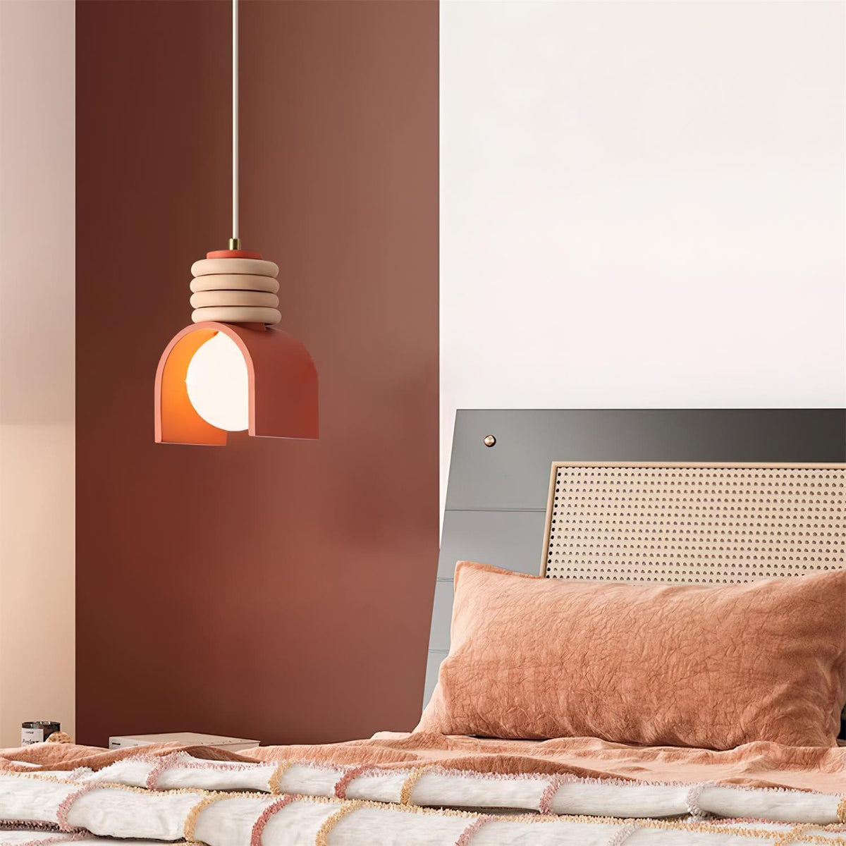 Lampada a sospensione con sfera in vetro per illuminare artisticamente le sale da pranzo