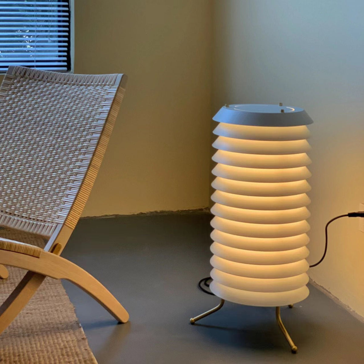 Orelelette lampada da tavolo Lattice Scandina
