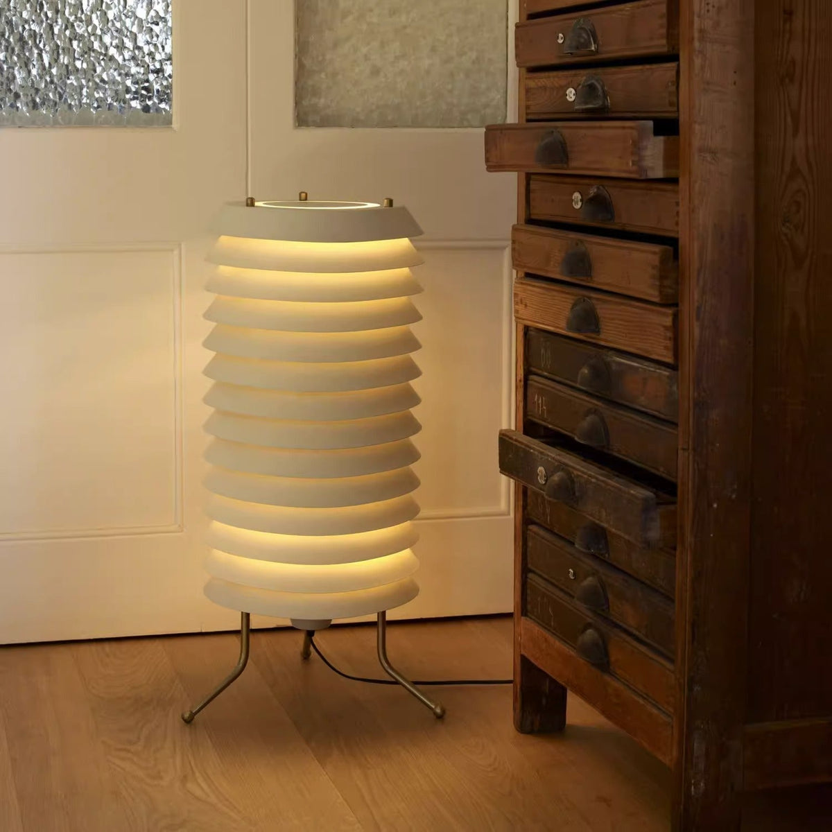 Orelelette lampada da tavolo Lattice Scandina