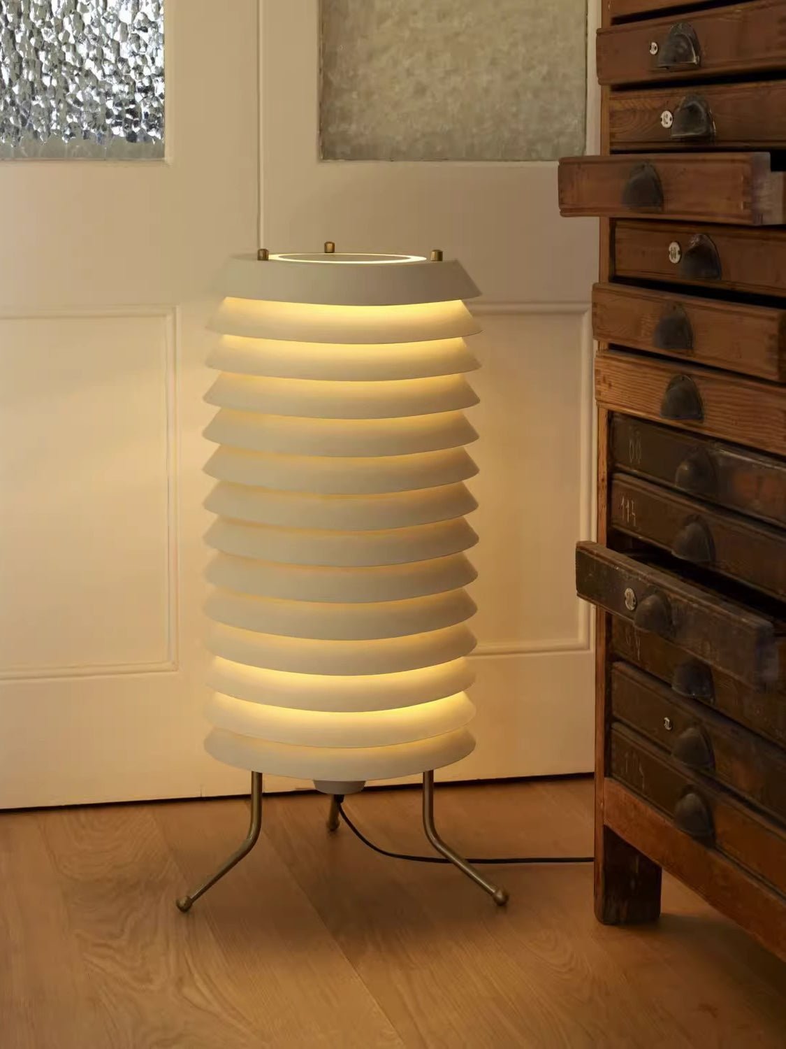 Orelelette lampada da tavolo Lattice Scandina