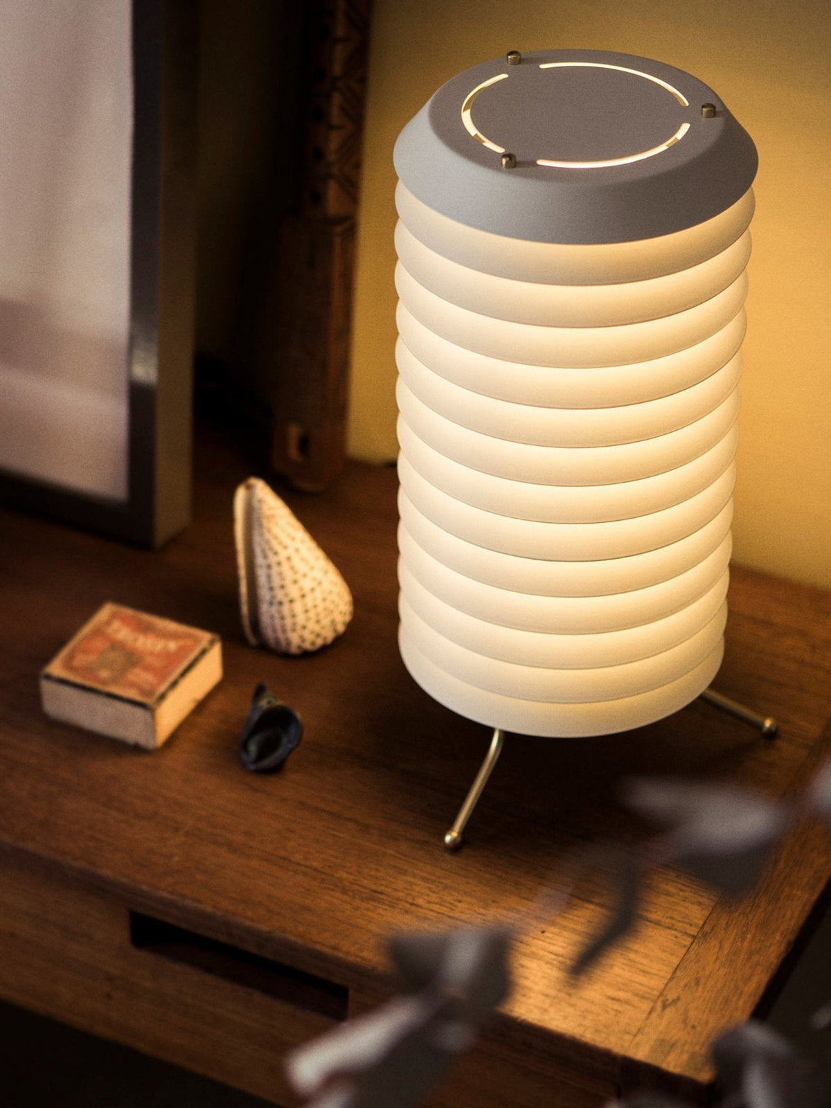 Orelelette lampada da tavolo Lattice Scandina
