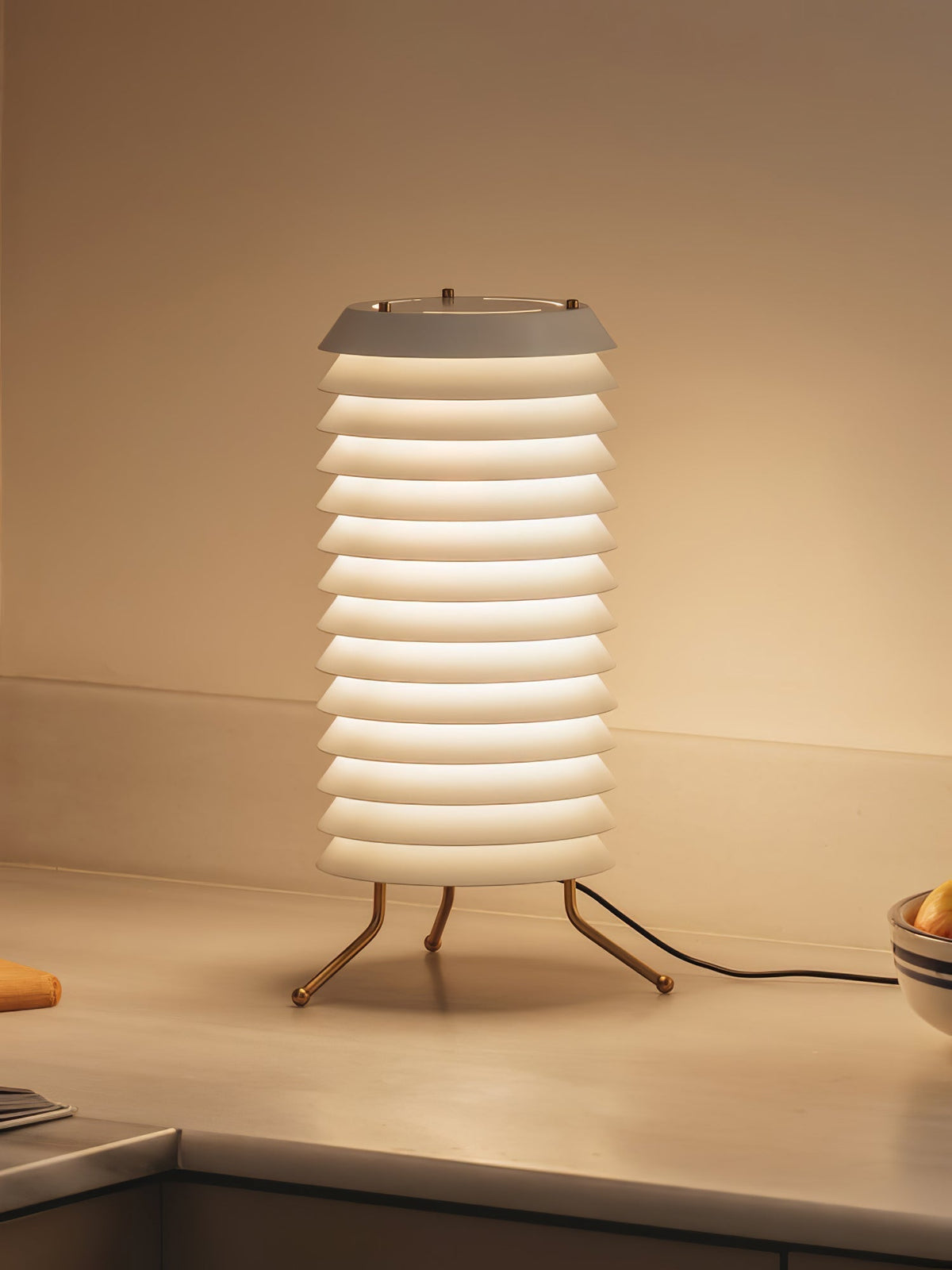 Orelelette lampada da tavolo Lattice Scandina