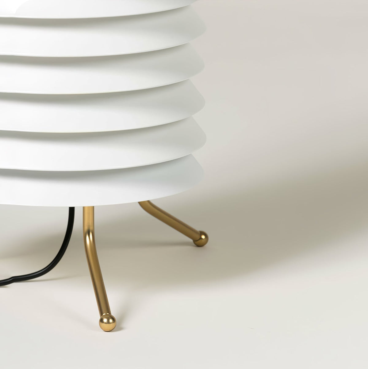 Orelelette lampada da tavolo Lattice Scandina